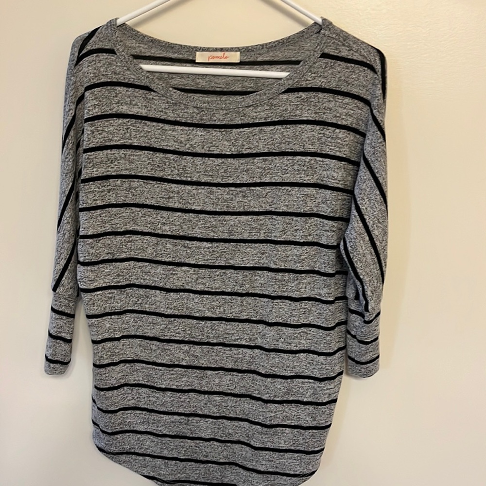 Pomelo soft gray and black top